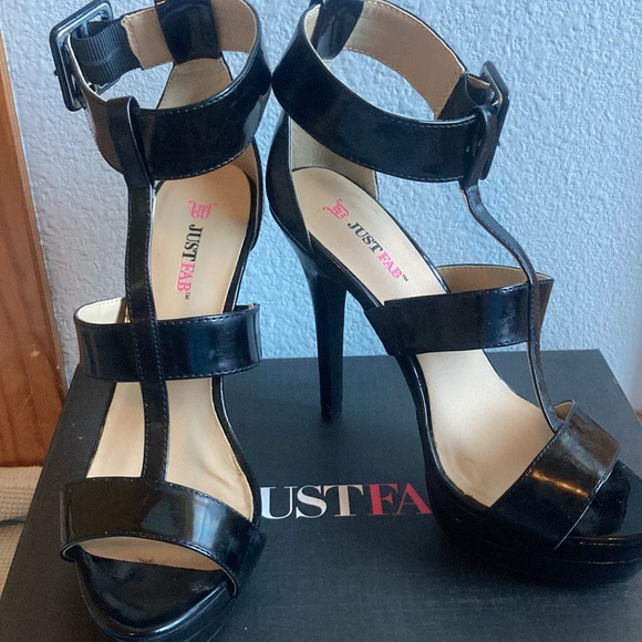 JustFab Jacinta platform heels in Black - Picture 11 of 11